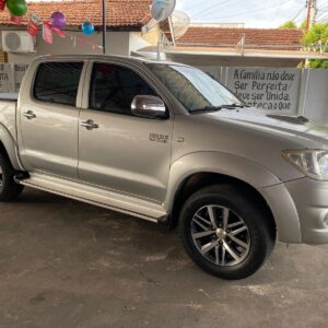 Toyota Hilux SR 4×4 3.0 TDI Diesel Manual 2011/11 COMPLETONA