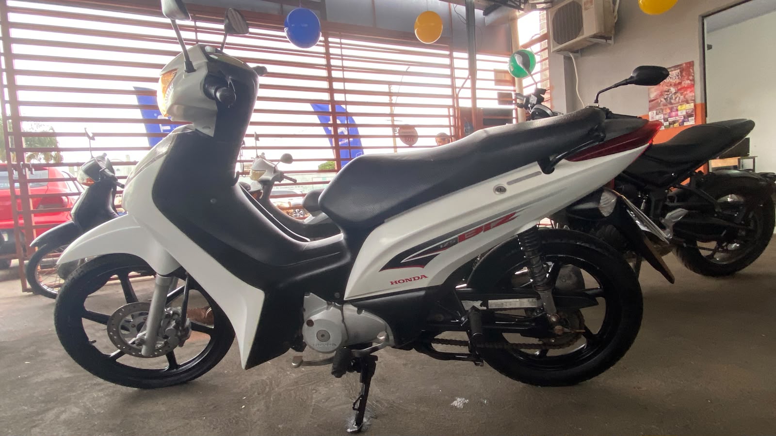 Oportunidade!!! Biz 125 EX 2015 Completa!!! Super Nova!!! Financio com Apenas 1.000 de entrada!!!Pego Trocas - Imagem 5