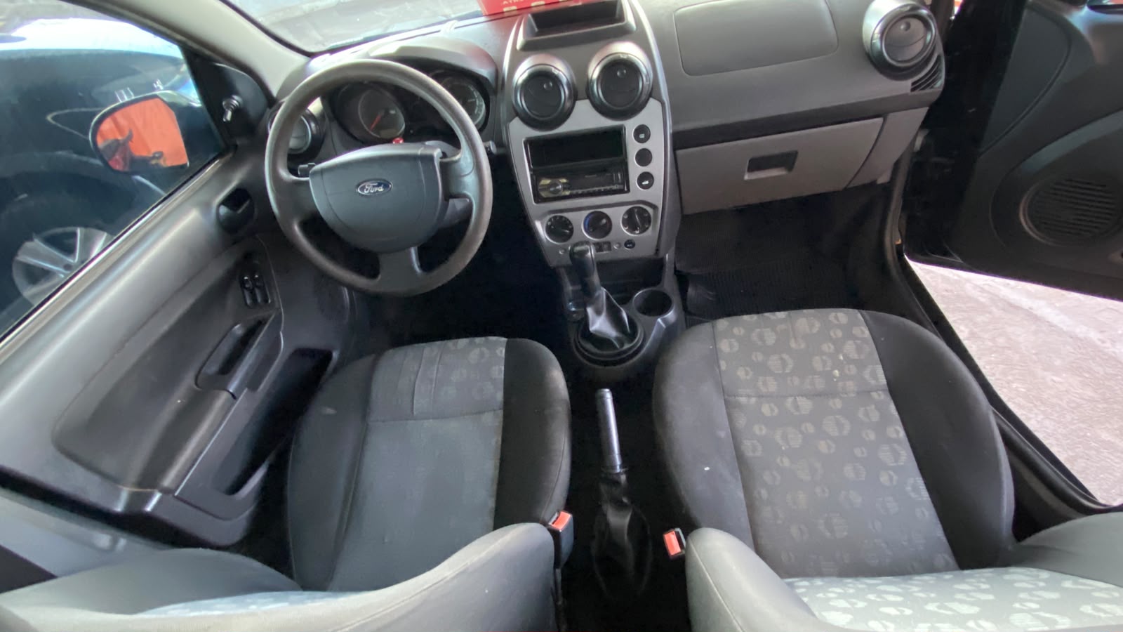 Oportunidade!!! Ford Fiesta 1.0 2013 Completo ( menos Dir) AR GELANDO, Financio 100% Pego Trocas - Imagem 4