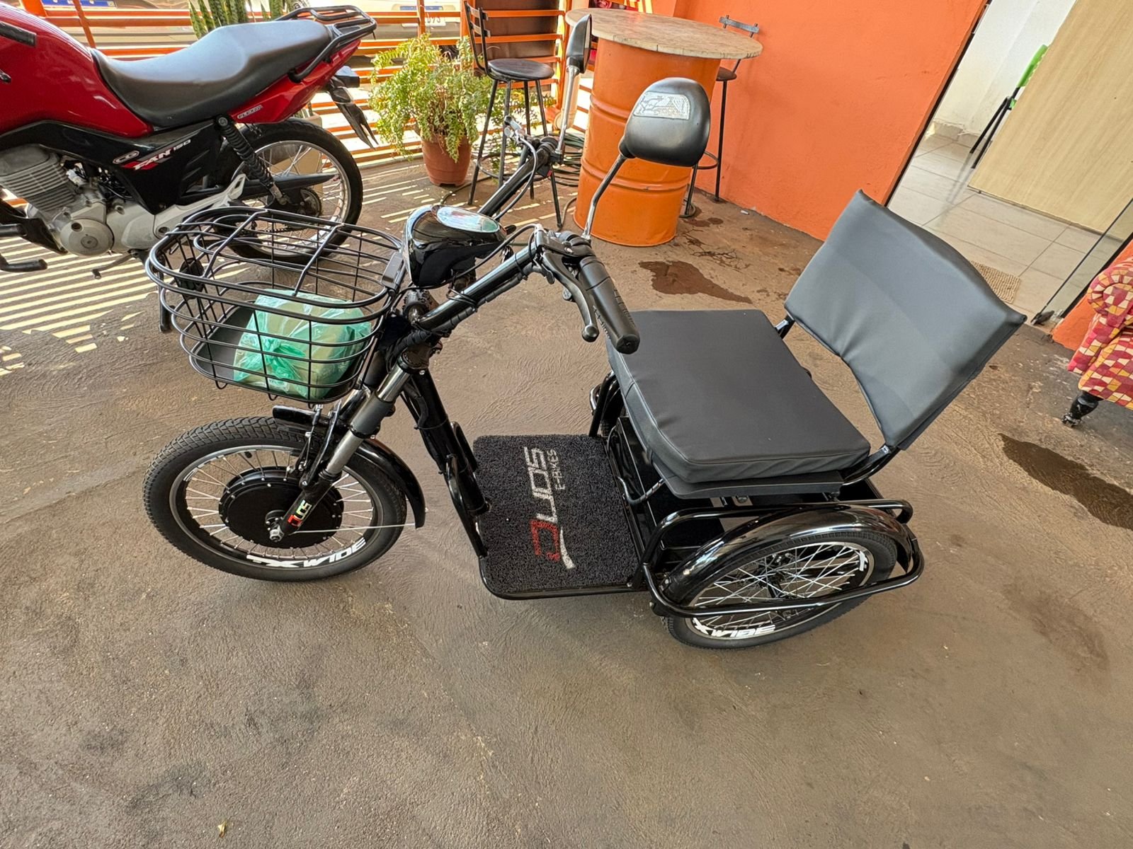 Oportunidade!!! Triciclo Eletrico 800W ano 2026 Zera!!! Com Apenas 7KM rodado !!!!! Parcelo no Cartao ate 21x