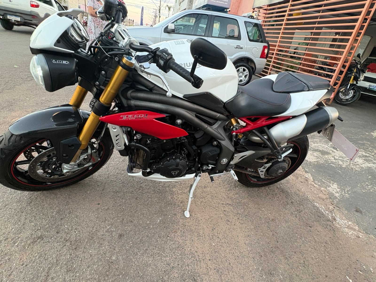 Oportunidade!!! Triumph/SPEED TRIPLE R 1050 C 2017 Completa !!! Super Conservada,! Financio/Pego Trocas - Imagem 7