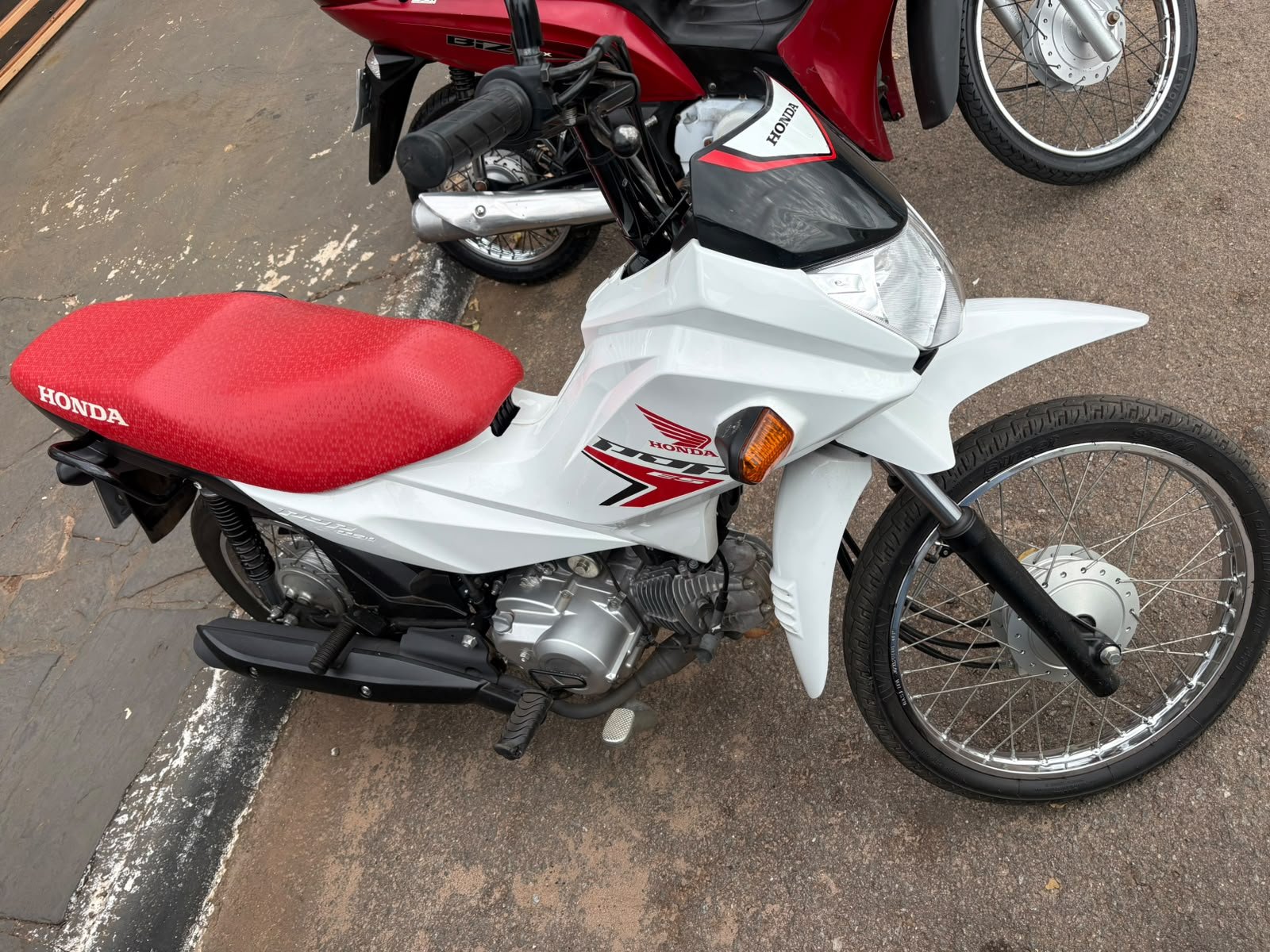 Oportunidade!!! Honda POP 110 I Completa !!! Partida elétrica e SEM EMBREAGEM , EXTRA!!Zera ! Apenas 4500KM - Imagem 3