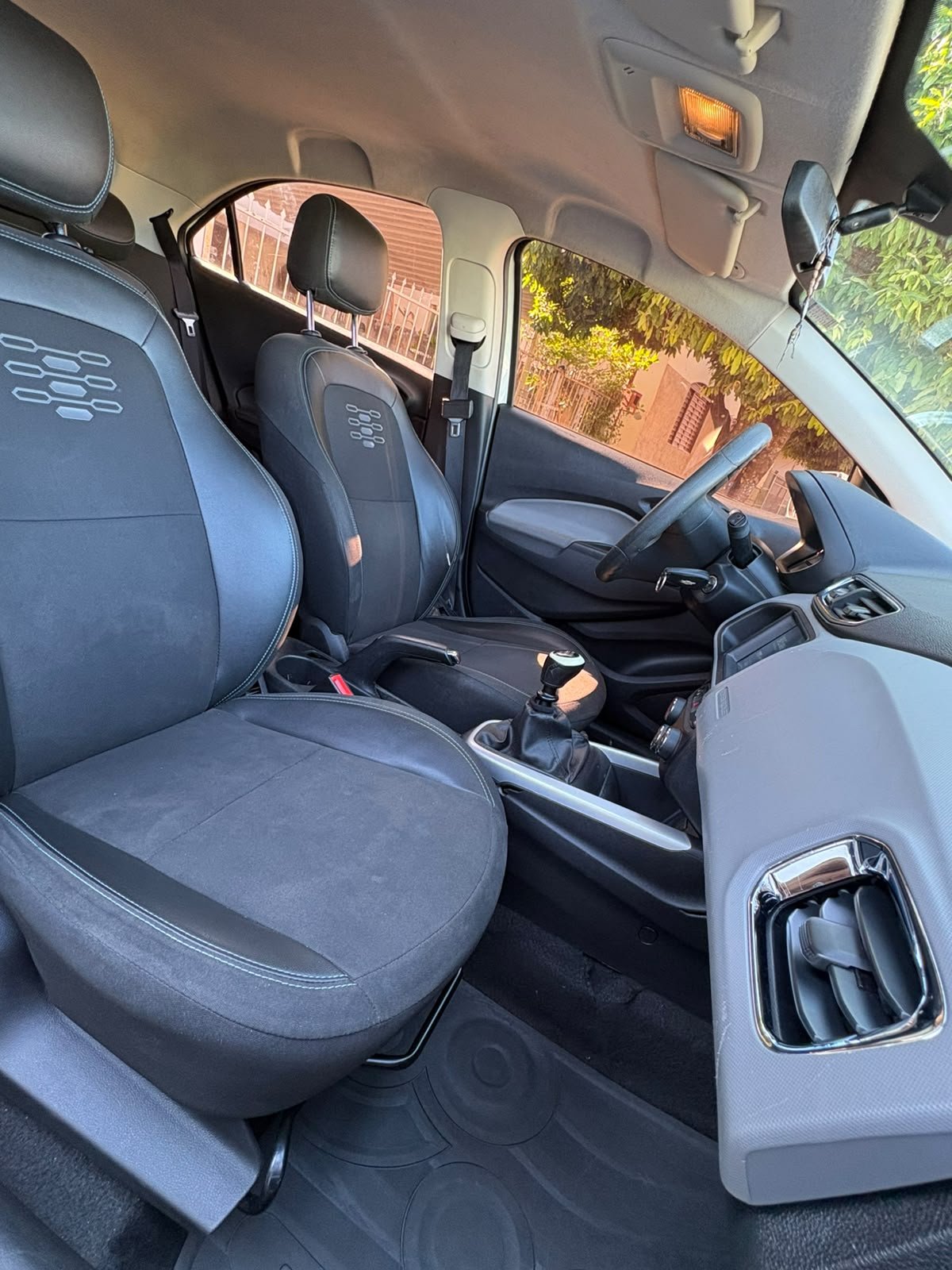 Oportunidade!!!! Onix LT 1.0 2019 com My Link e Camera de Ré Completao!!! Super Conservado!!! Financio/Pego Trocas - Imagem 8
