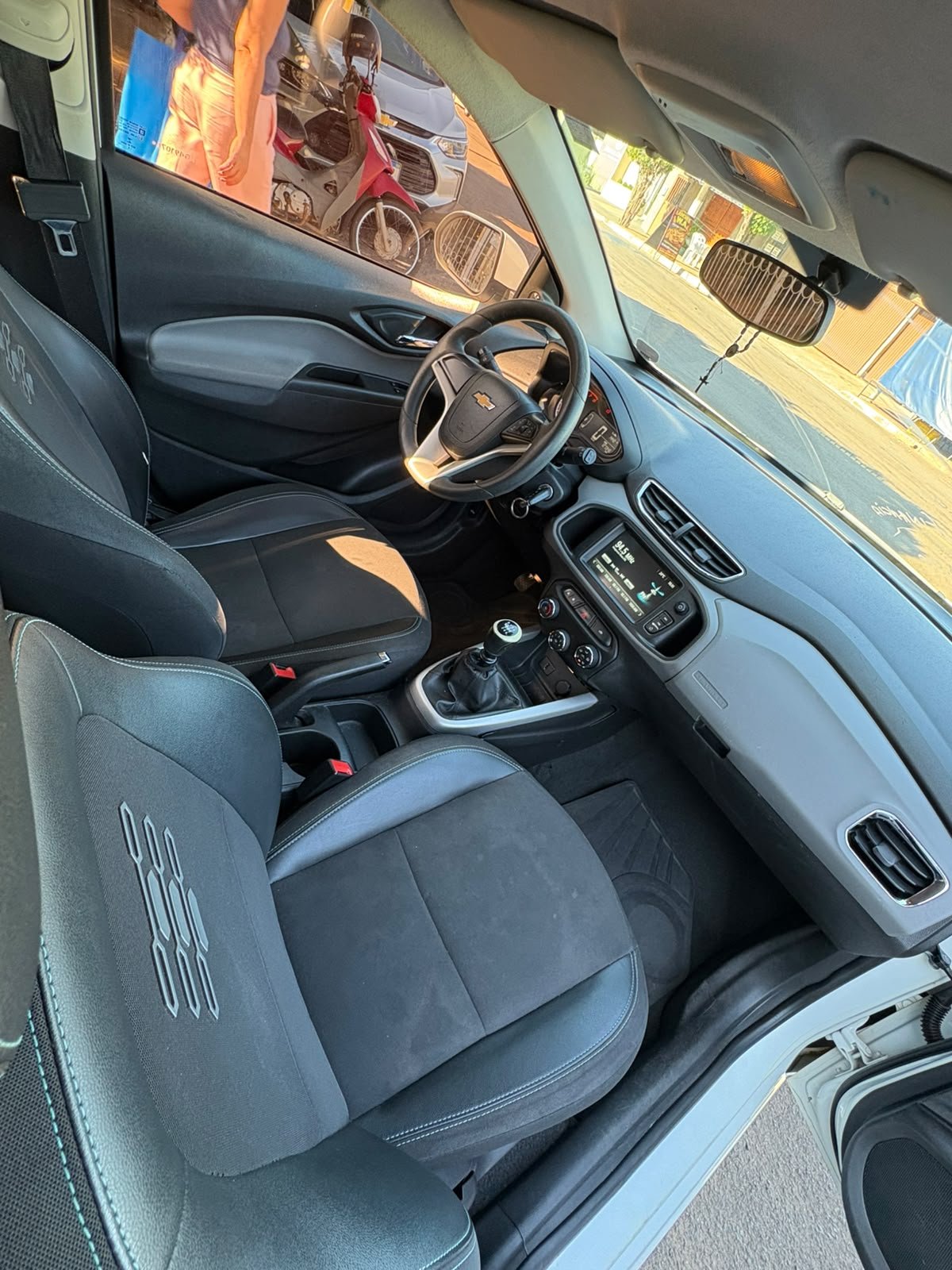 Oportunidade!!!! Onix LT 1.0 2019 com My Link e Camera de Ré Completao!!! Super Conservado!!! Financio/Pego Trocas - Imagem 12