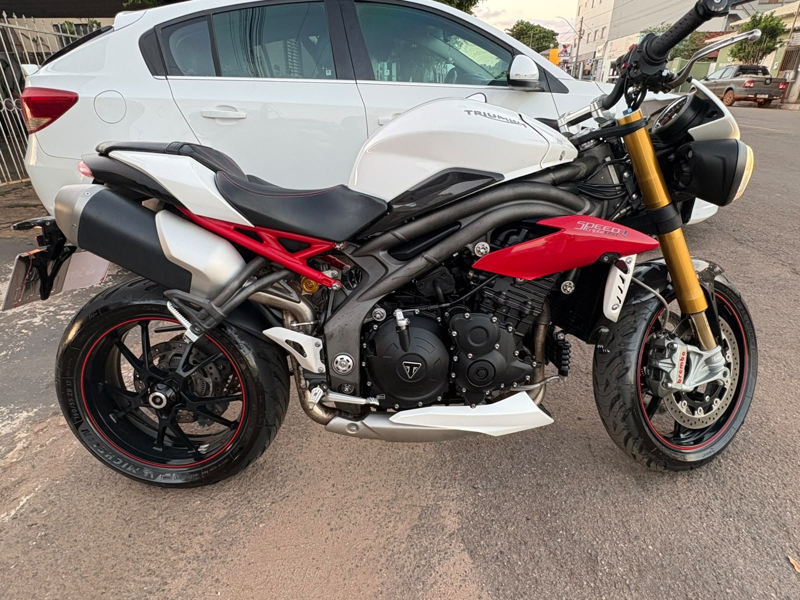 Oportunidade!!! Triumph/SPEED TRIPLE R 1050 C 2017 Completa !!! Super Conservada,! Financio/Pego Trocas - Imagem 2