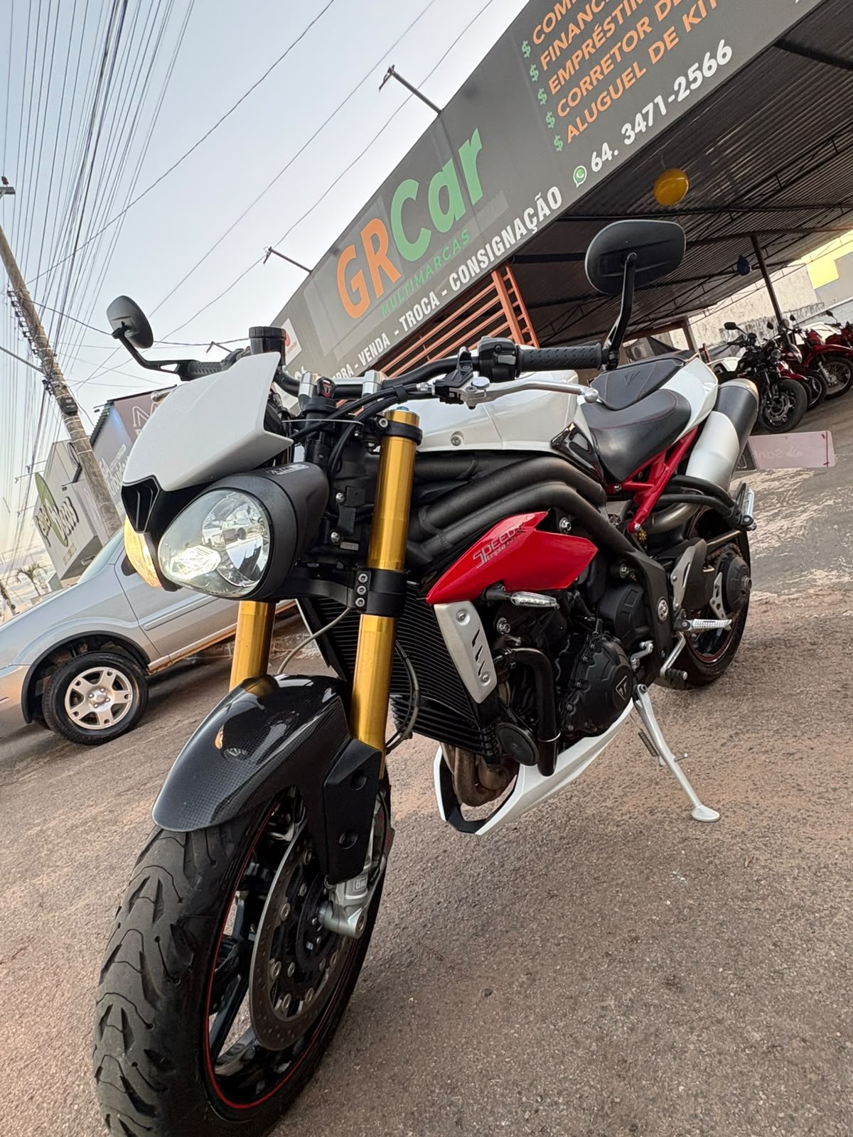 Oportunidade!!! Triumph/SPEED TRIPLE R 1050 C 2017 Completa !!! Super Conservada,! Financio/Pego Trocas
